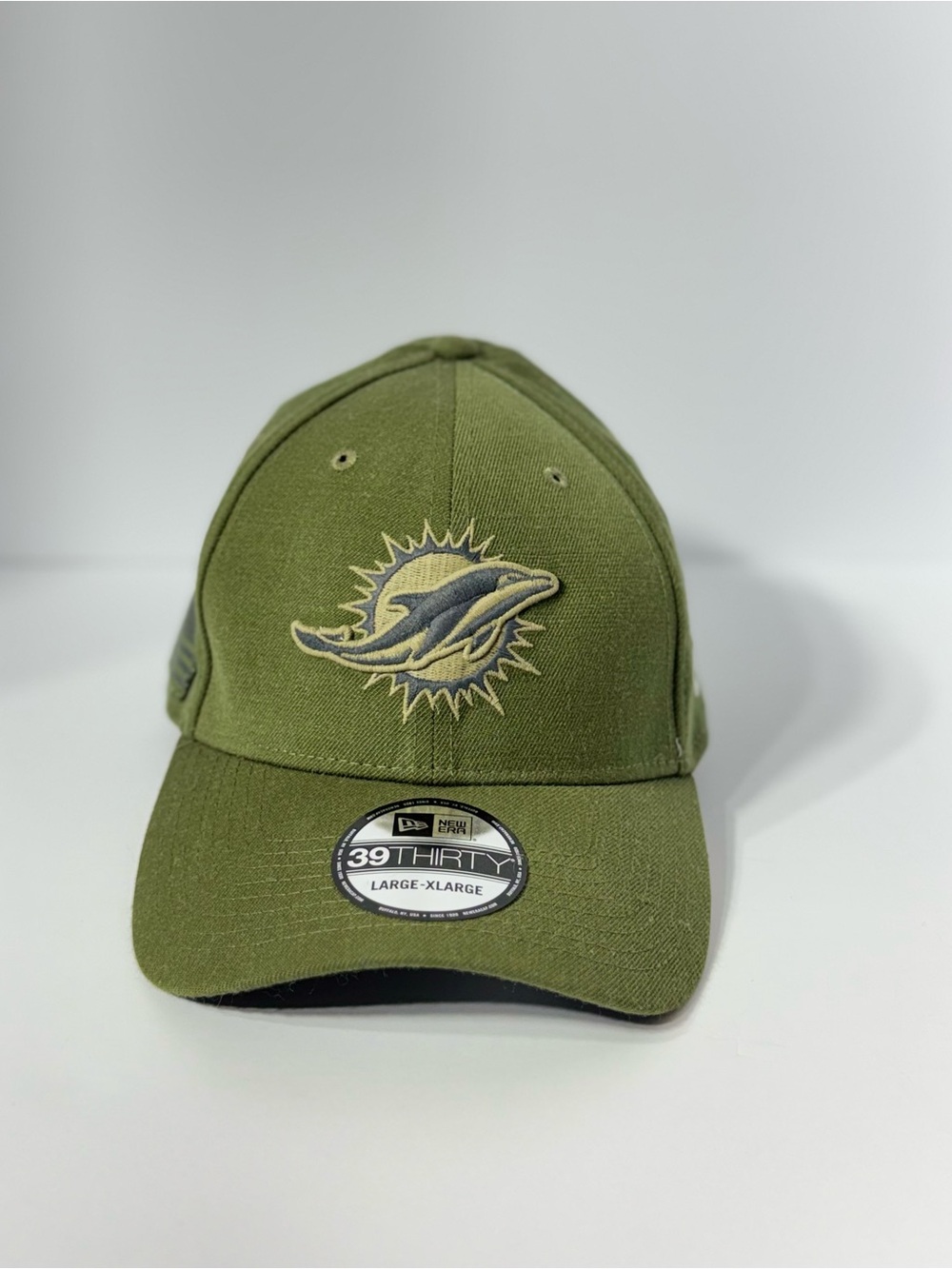 Miami Dolphins New Era 2025 Salute to Service 39THIRTY Hat Olive‎ Green